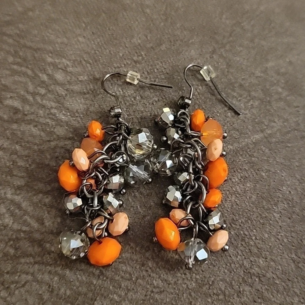 3/$30 VTG Gunmetal Orange Beaded Cluster Dangle Hook Earrings